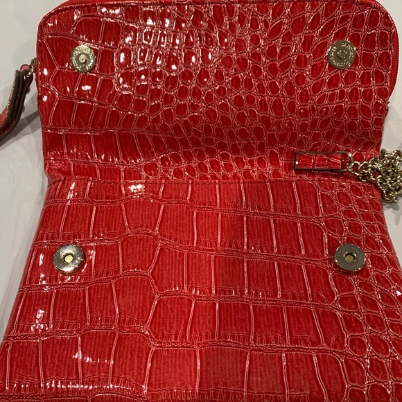 ☀️ CLEARANCE: Guess Lulin wristlet - Picture 2 of 8